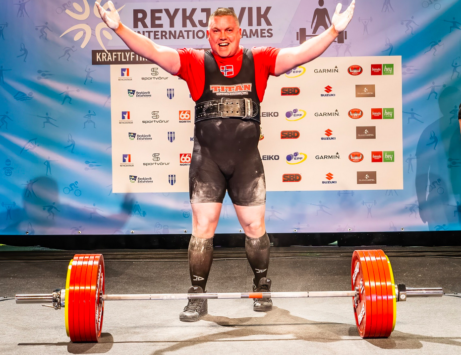 Powerlifting Weight Classes Win Against Huge Lifters Garage Gym