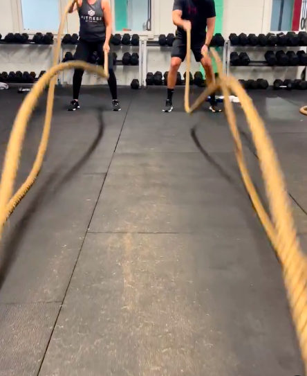 15 Benefits Of Battle Ropes + Battle Ropes Alternatives | Garage Gym ...